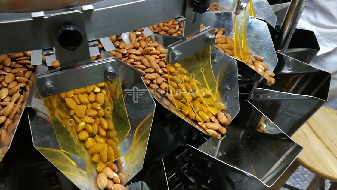 Zのエレベーターのコンベヤーの季節の豆の干しぶどうピーナツ軽食の米のためのフル オートマチックの重量を量るパッキング機械